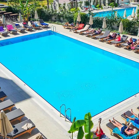 Ada Julian Hotel